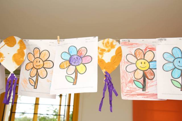 PP1A Bambis_classroom decor_flowers painted by students