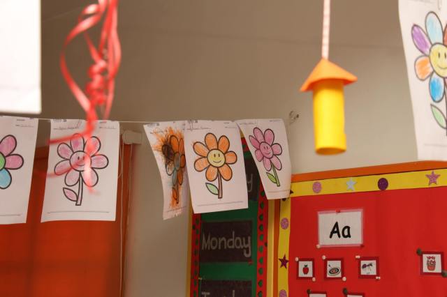 PP1B jumbos students painted flowers and balloons